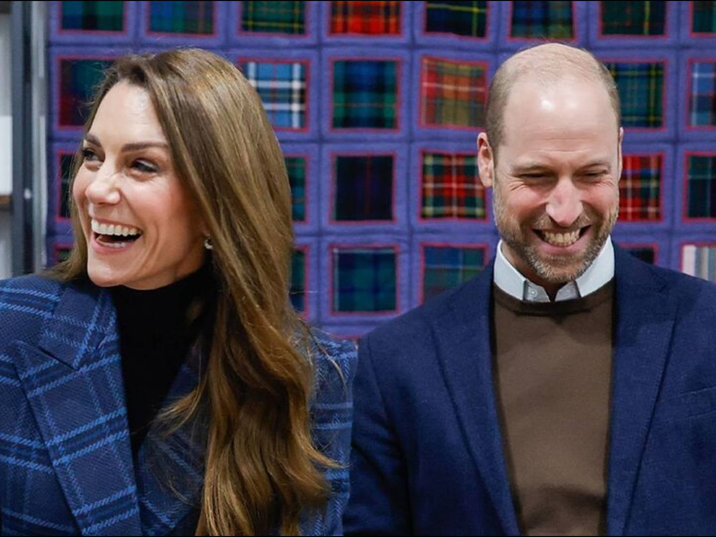 格子大衣优雅大气不愧是英国最美王妃开元棋牌试玩凯特冬季穿搭满分蓝色(图5)