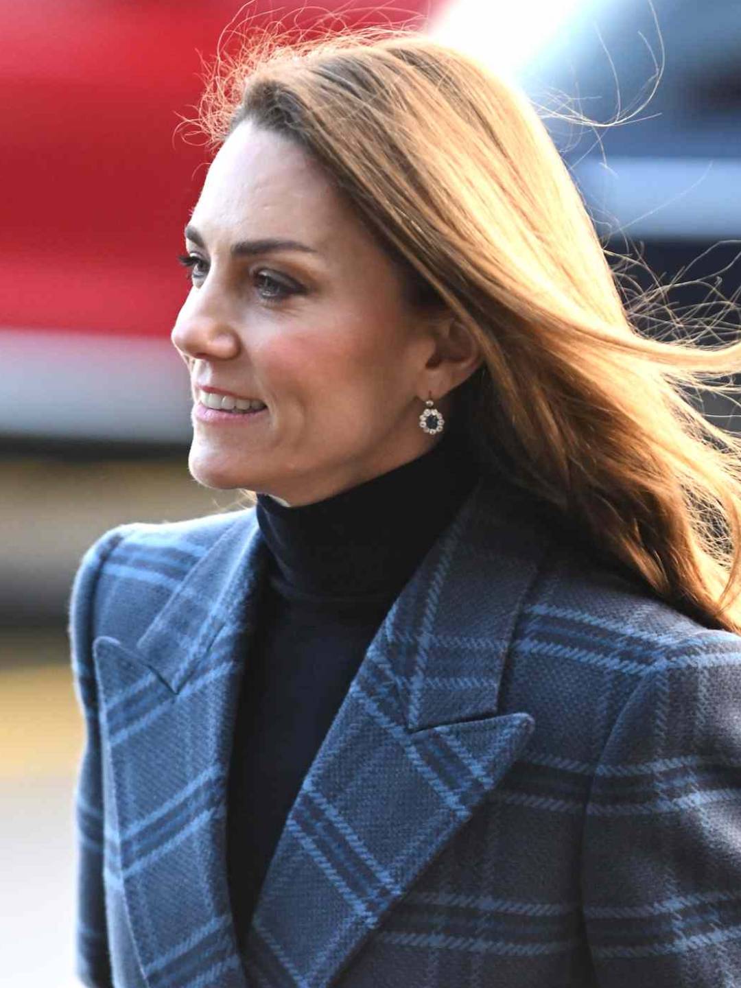 格子大衣优雅大气不愧是英国最美王妃开元棋牌试玩凯特冬季穿搭满分蓝色(图6)