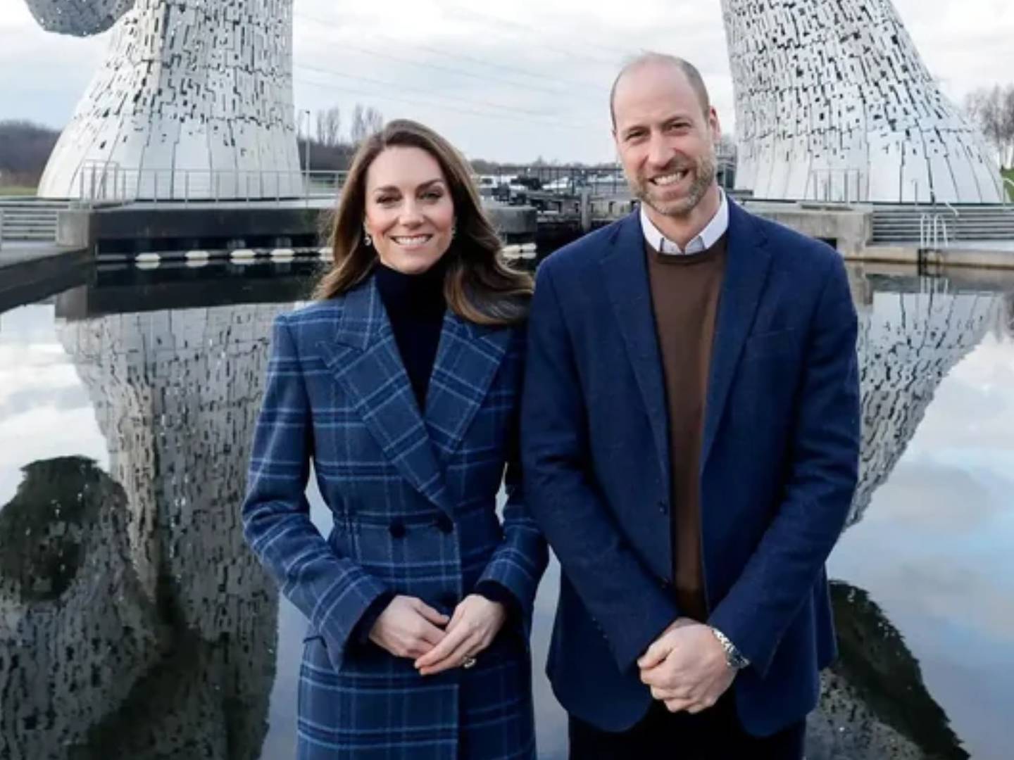 格子大衣优雅大气不愧是英国最美王妃开元棋牌试玩凯特冬季穿搭满分蓝色(图8)